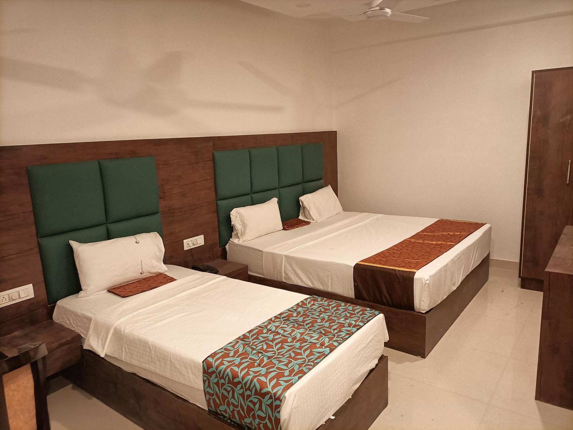 ניו דלהי Hotel Vista Premium Tark A Family Hotel Near Igi Airport Delhi מראה חיצוני תמונה